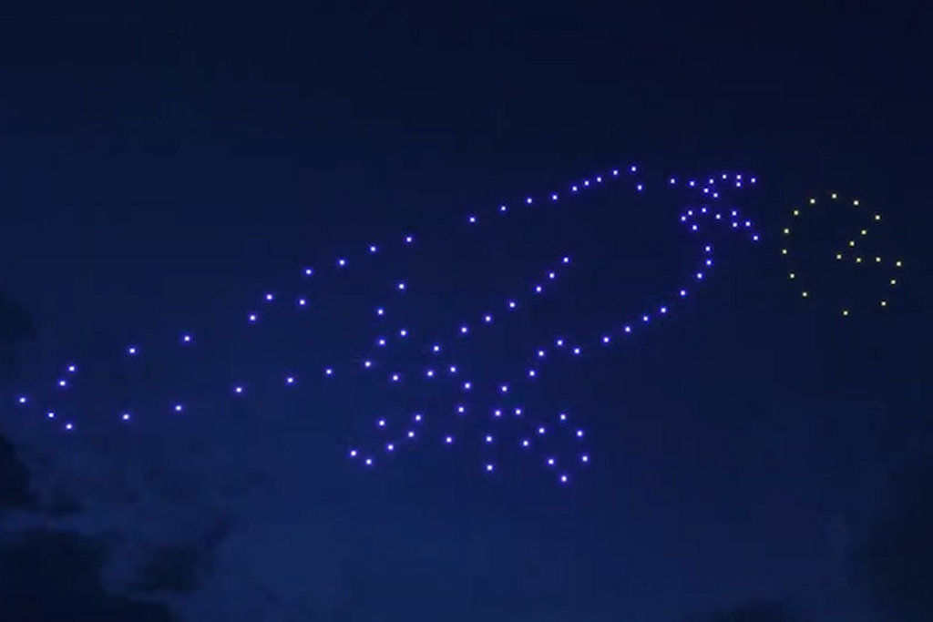 Chcete šokovat své publikum nebo hosty? Nechte na obloze předvést jedinečnou dronovou show!